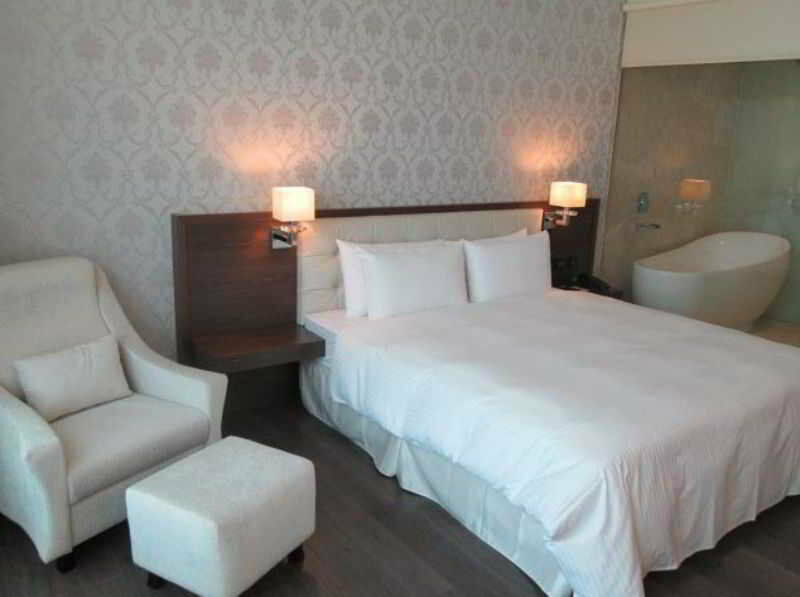 Yuh Tong Hotel Chiayi Extérieur photo